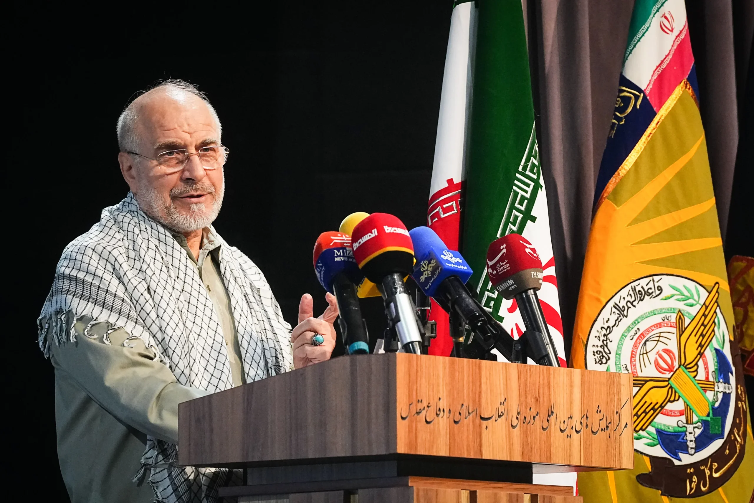 دفاع مقدس کارخانه دائمی تولید قدرت و عزت است