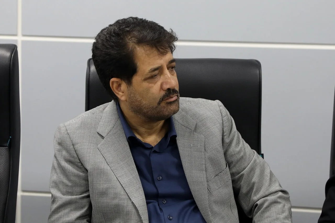 بانک مرکزی باید نبض بازار ارز را مهار کند تا معیشت مردم آسیب نبیند