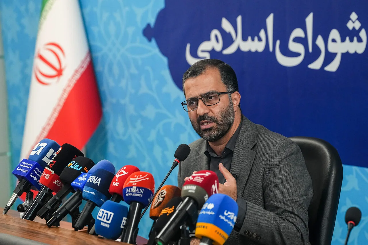 مردم را برای دریافت وام ازدواج و فرزندآوری اذیت نکنید