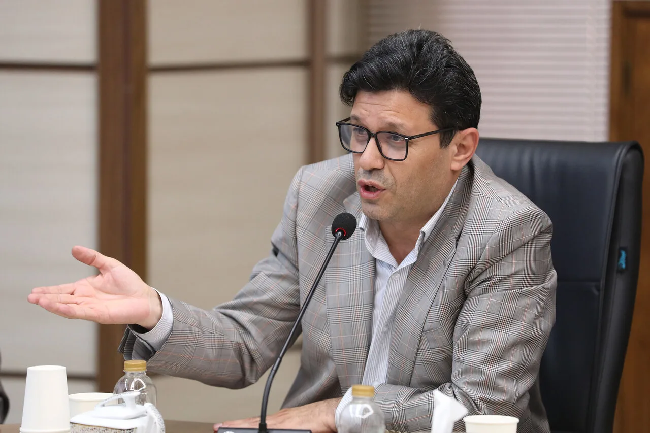 تقویت معیشت کارگران و بازنشستگان اولویت مشترک مجلس و دولت
