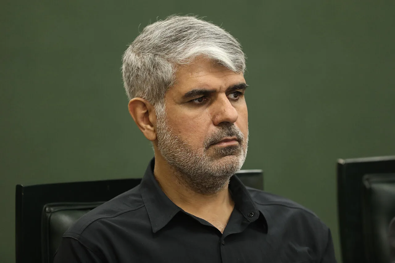 «جبهه درون جبهه» نسازیم؛ تشکیلات موازی با فراکسیون انقلاب اسلامی ایجاد نشود