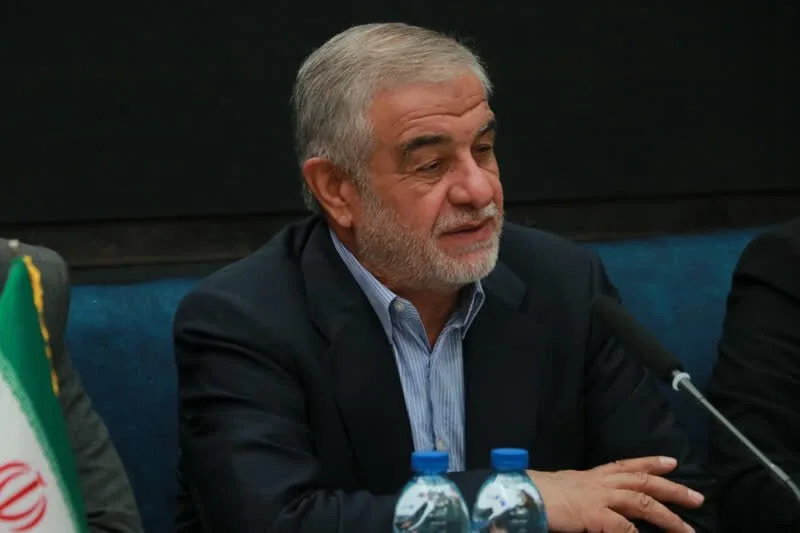 آموزش و پرورش، وضعیت استخدامی نیروهای خرید خدمات را تعیین تکلیف کند