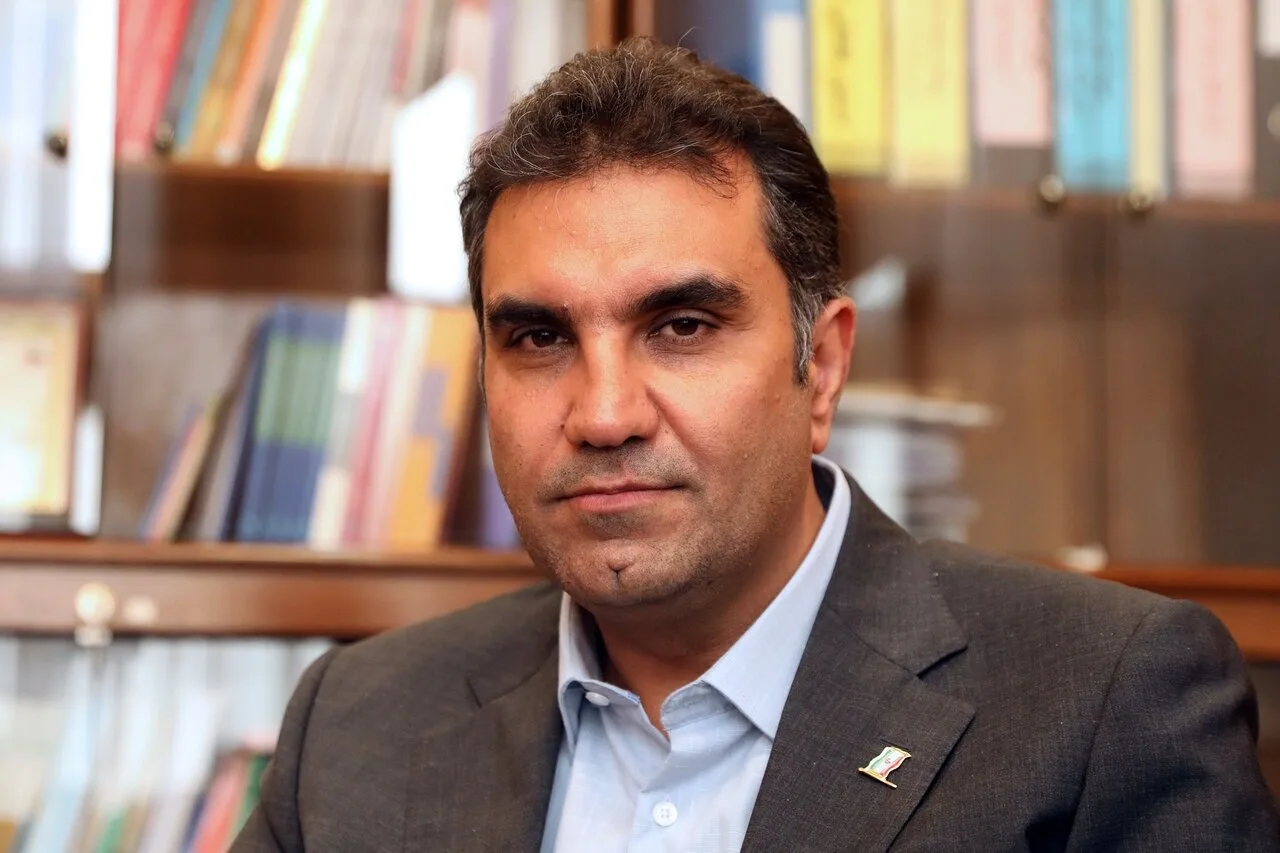 انتقاد نماینده اردکان از عدم اجرای دقیق مصوبه واردات خودرو و ایجاد موانع در مسیر شکست انحصار بازار