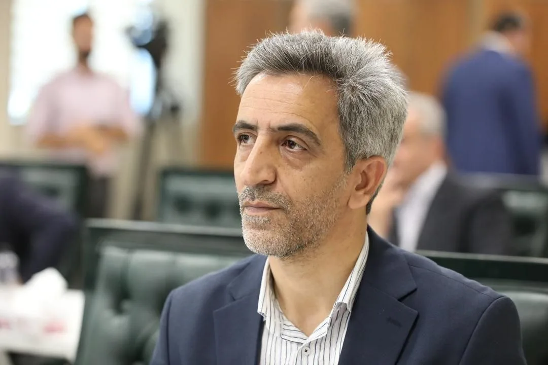 تقدیر از همتی به عنوان مدیر نمونه دهن کجی به مردم است