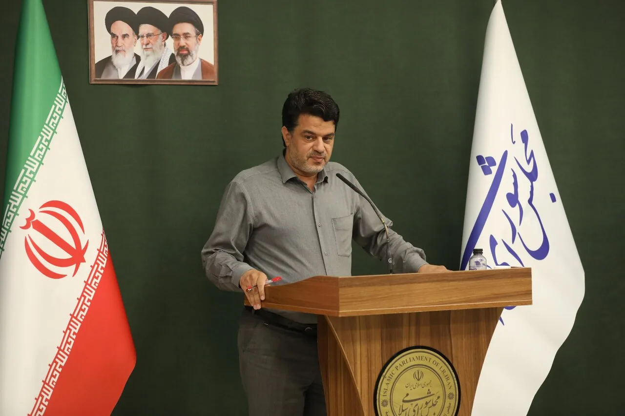 مسئولانی که توان کار در شرایط سخت را ندارند، مسئولیت را واگذار کنند